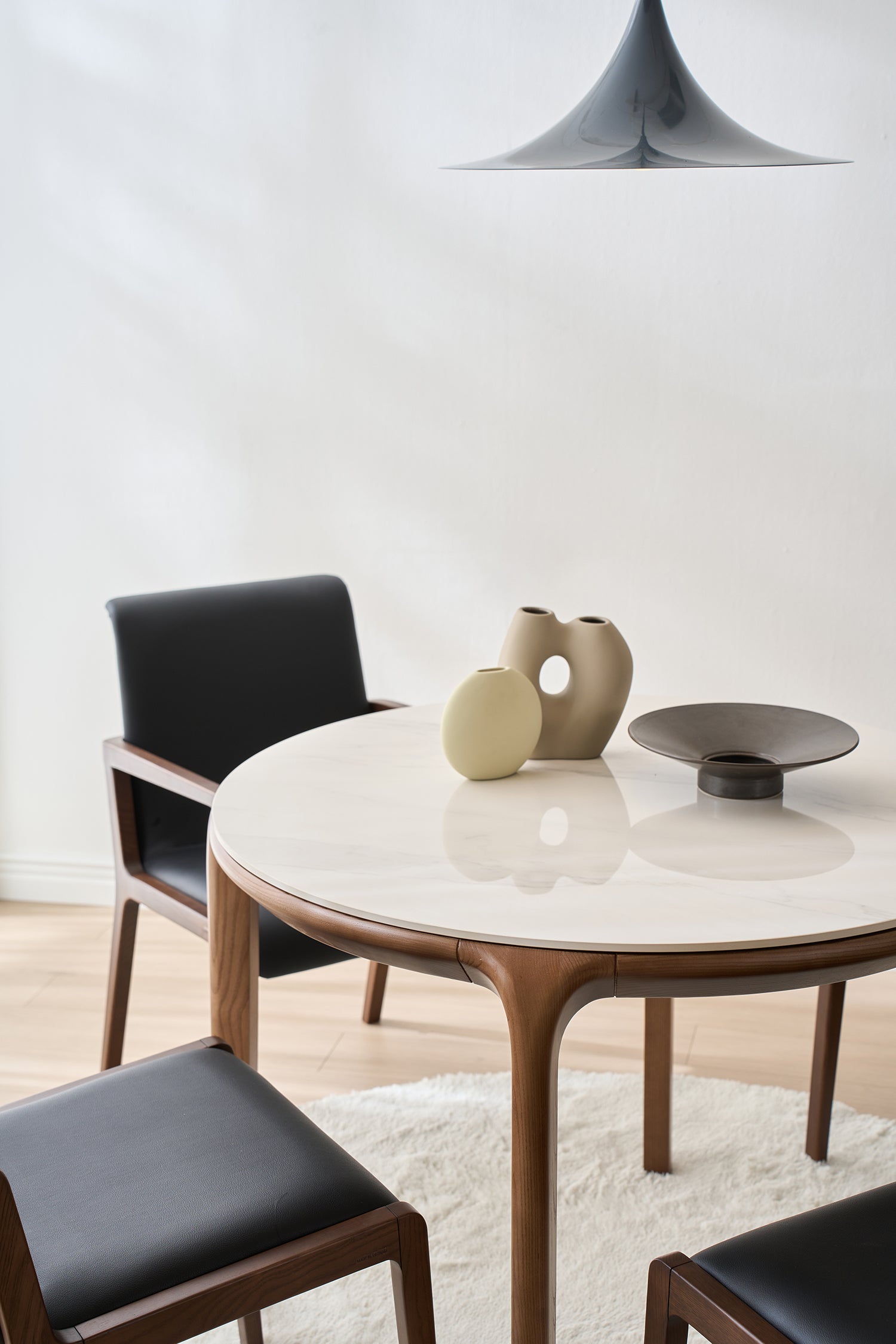 Laeti Round Dining Table 1000 (accept pre-order)