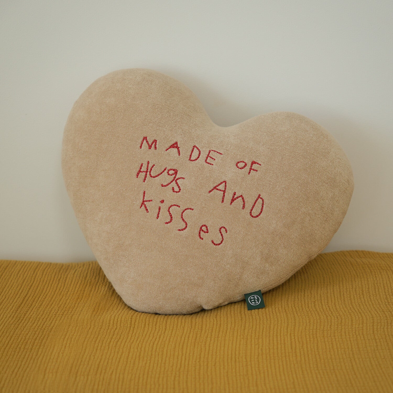 [Pre-Order 25% off] Hug Heart Cushion