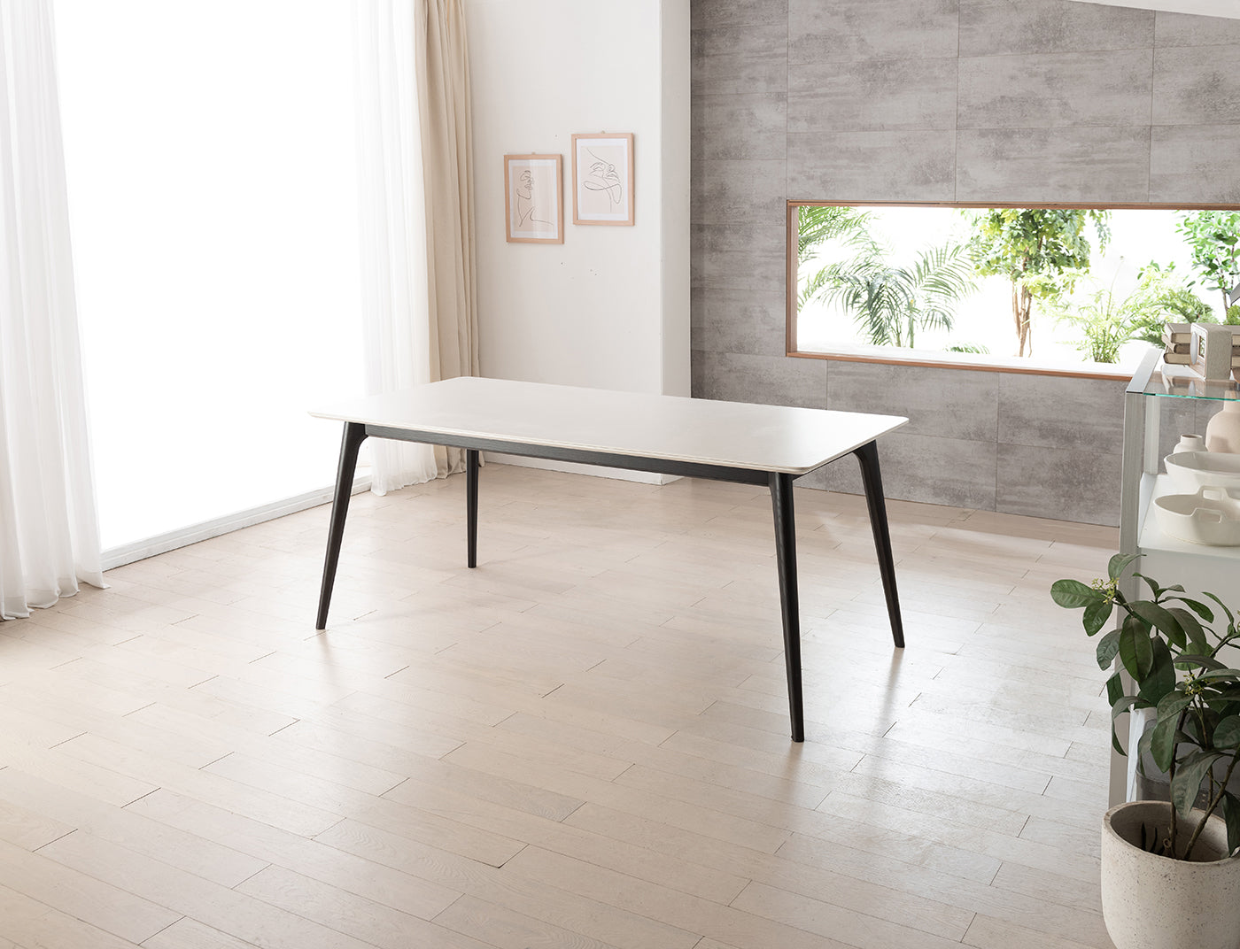 Redova Dining Table Square Type 1800 (accept pre-order)