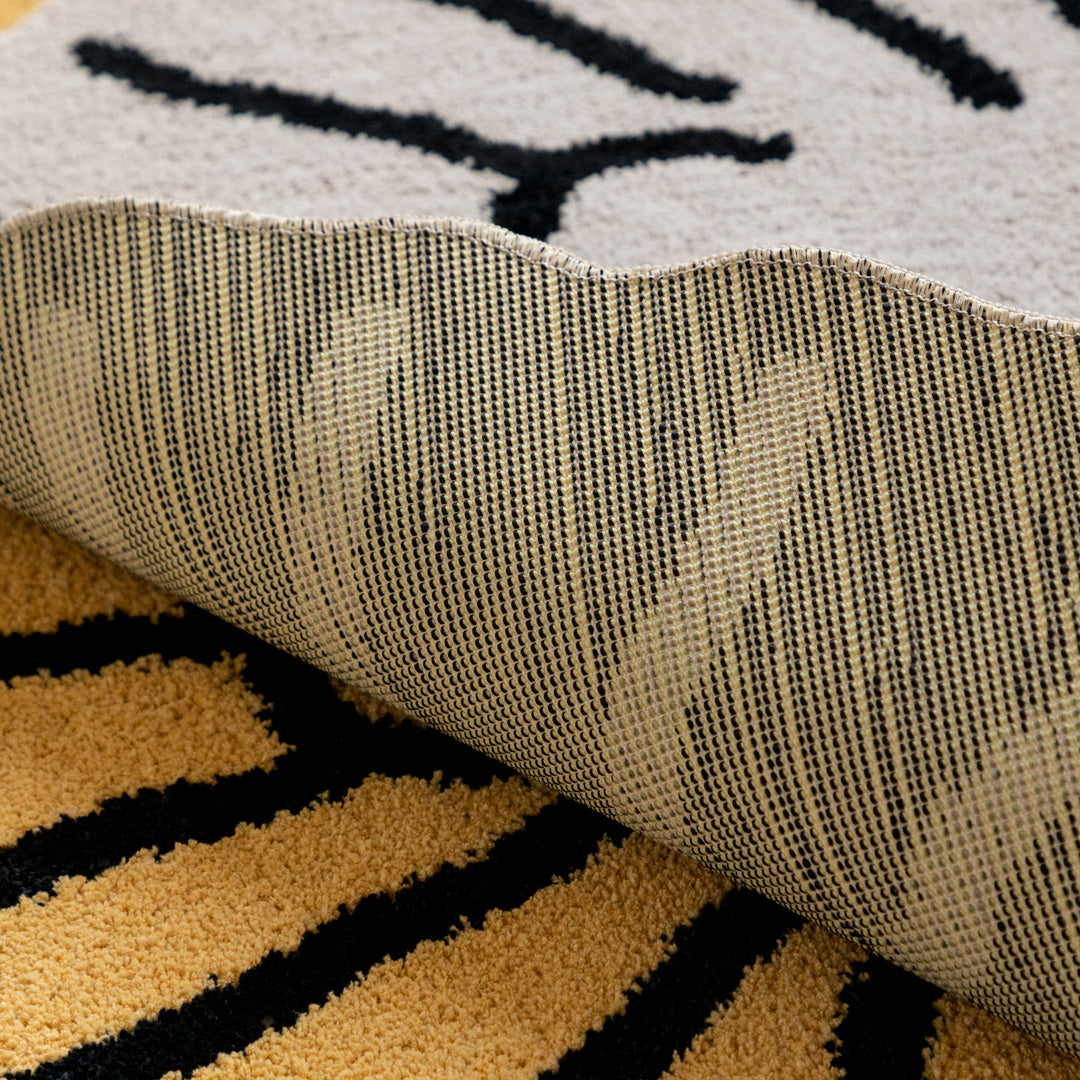 Lion Rug - Black Line on Warmgrey